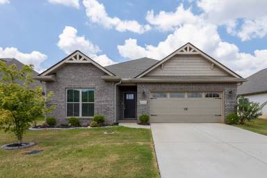 Main picture of 14741 Greenleaf Dr