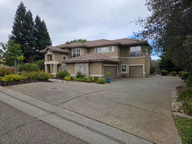 Main picture of 3265 Appian Way