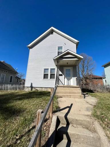 Main picture of 451 E Pontiac St