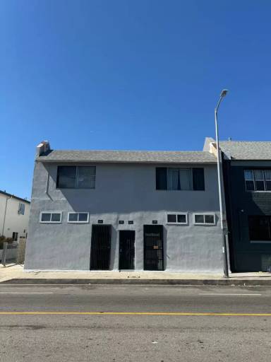 Main picture of 1739 W Vernon Ave