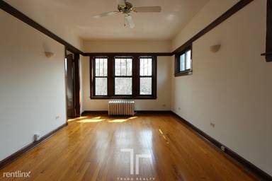 Main picture of 816 W Waveland Apartments