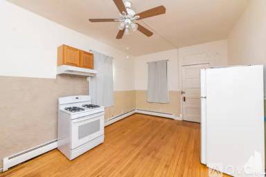 Main picture of 2740 N Lawndale Ave