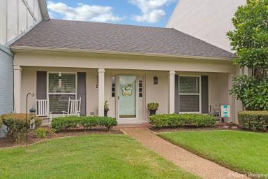 Main picture of 119 Stratmore Dr