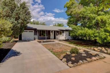 Main picture of 647 S Jasmine Way
