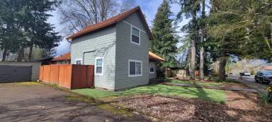 Main picture of 915 SW Fleishauer Ln