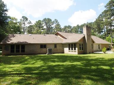 Main picture of 6210 Pecan Ln