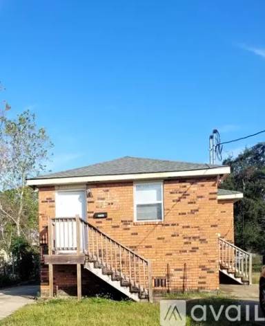Main picture of 2747 Bay St