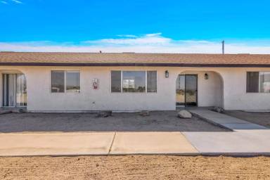 Main picture of 74077 Cactus Dr