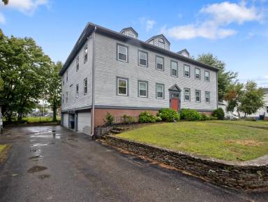 Main picture of 15 Church St