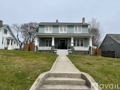 Main picture of 416 W 6th St