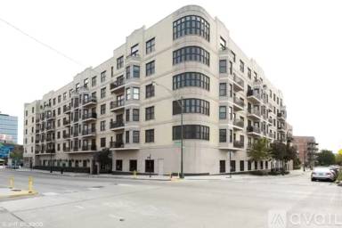 Main picture of 520 N Halsted St