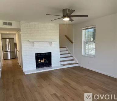 Main picture of 112 Deerpoint Ln