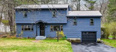 Main picture of 4 Greta Ln