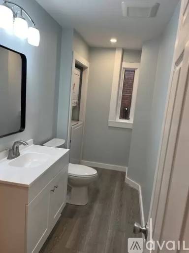Main picture of 450 Islington St