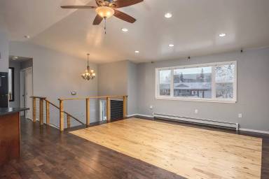Main picture of 1825 Esquire Ave