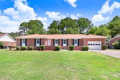 Main picture of 302 Cedar Rd