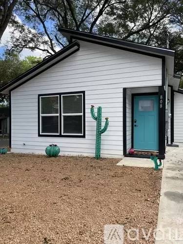 Main picture of 808 Mora St