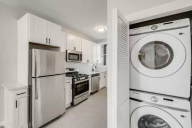 Main picture of 301 Broadway