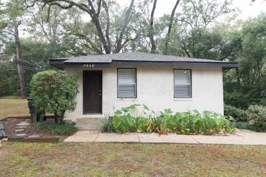 Main picture of 2040 Hollywood Dr