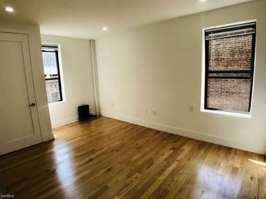 Main picture of 3505 Broadway