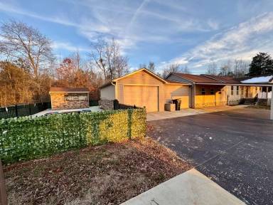 Main picture of 1029 Butler Rd
