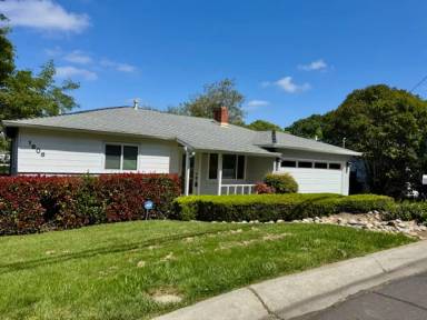 Main picture of 1608 Poplar Dr