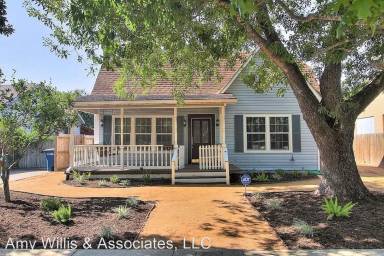Main picture of 406 Naples St