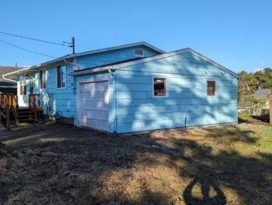 Main picture of 2136 NW Jetty Ave