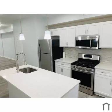 Main picture of 820 N Lakewood Ave