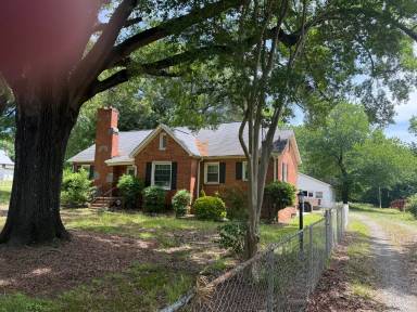Main picture of 4608 Beatties Ford Rd