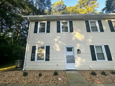 Main picture of 102 Stowe Pl