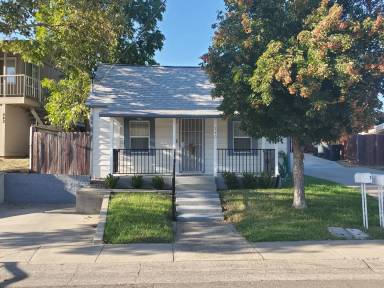 Main picture of 240 Grape St