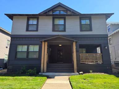 Main picture of 724 NW Broadway St