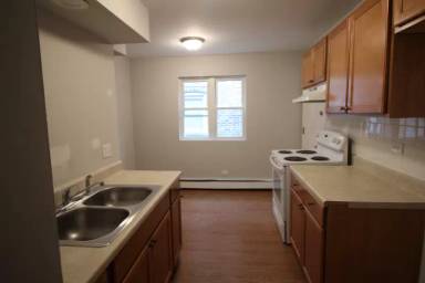 Main picture of 1642 W Morse Ave