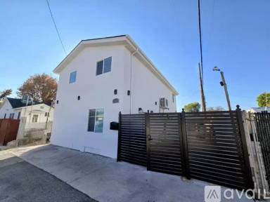 Main picture of 11015 Califa St