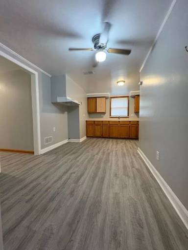 Main picture of 2560 Clinton St