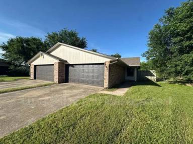 Main picture of 8320 NW 7th St