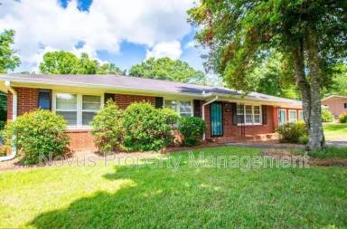 Main picture of 100 W Greenwood Dr