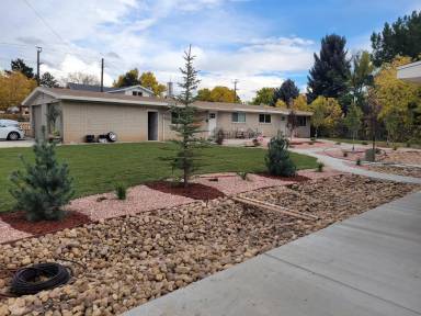 Main picture of 237 W 2nd N