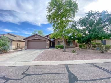 Main picture of 425 E Embassy Dr