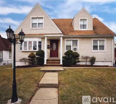 Main picture of 208 Mallory Ave