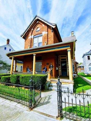 Main picture of 214 S 4th St