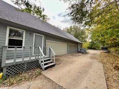 Main picture of 114 Neal St