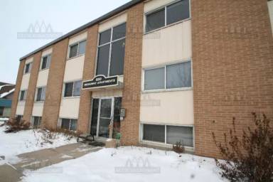 Main picture of 820 Broadway Ave N