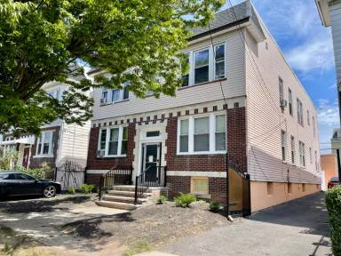 Main picture of 90 N 15th St