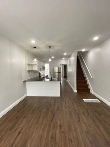 Main picture of 617 Bay St