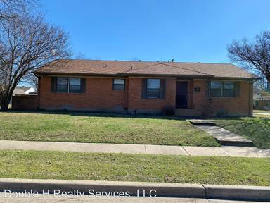 Main picture of 900 Haggard St