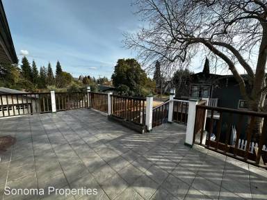 Main picture of 486 4th St E