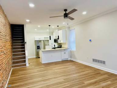 Main picture of 2721 E Monument St