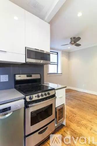 Main picture of 330 E 35th St